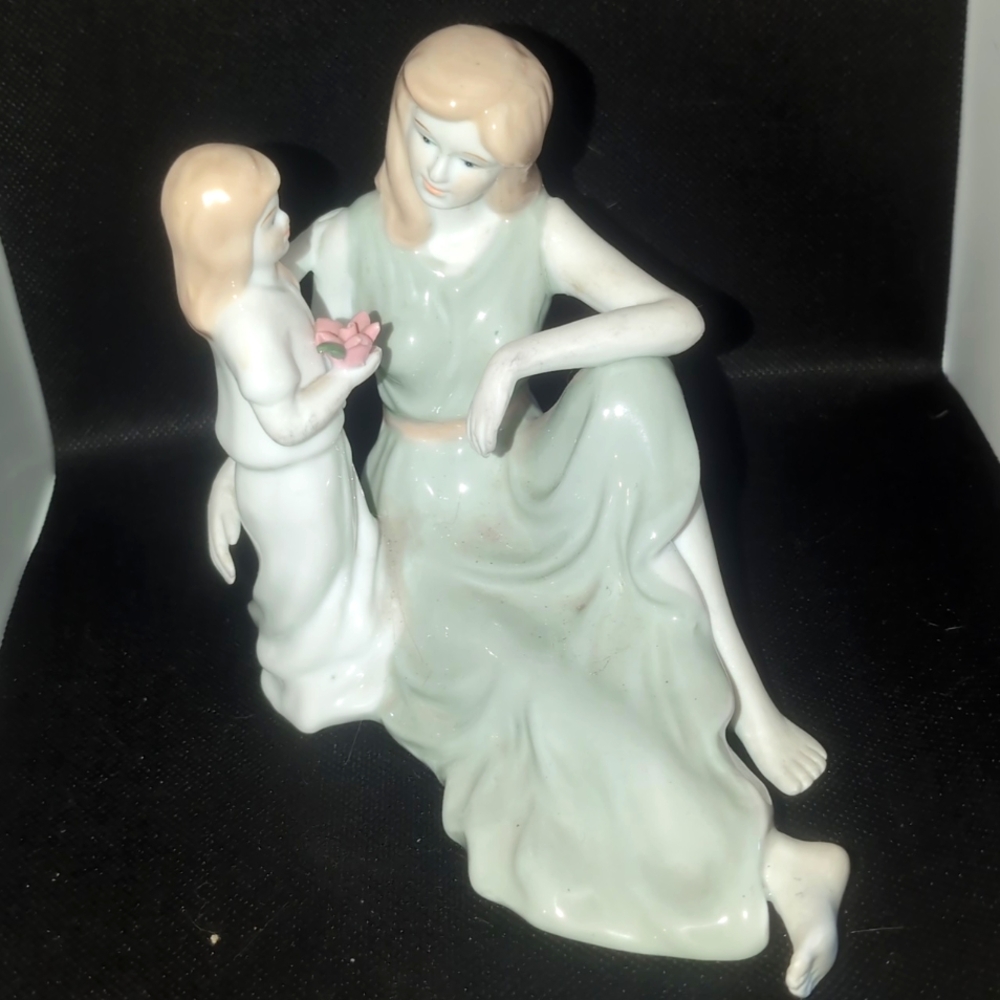 AVAILABLE -VTG Kalique Figurine "A Tender Moment" Fine Porcelain 2001